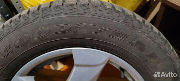 Goodyear UltraGrip 225/60 R16 и 225/60 R16 102H