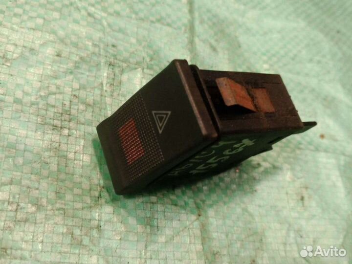 Кнопка аварийной сигнализации Audi А6 С4