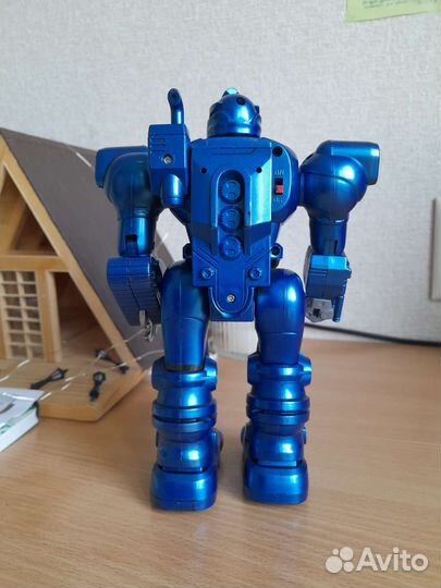 Робот игрушка двигающийся