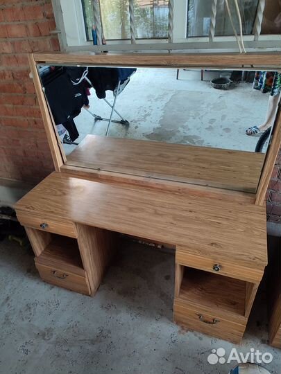 Тумба прикроватная и трюмо