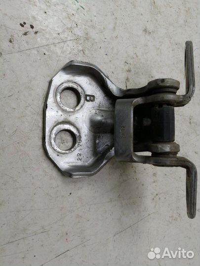 Петля двери задняя правая Ford Fusion CBK