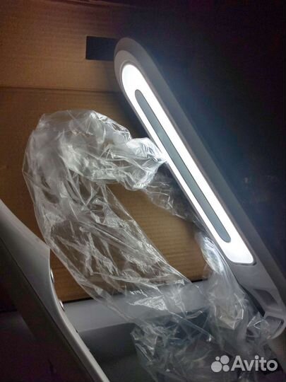 Светодиодный настольный светильник