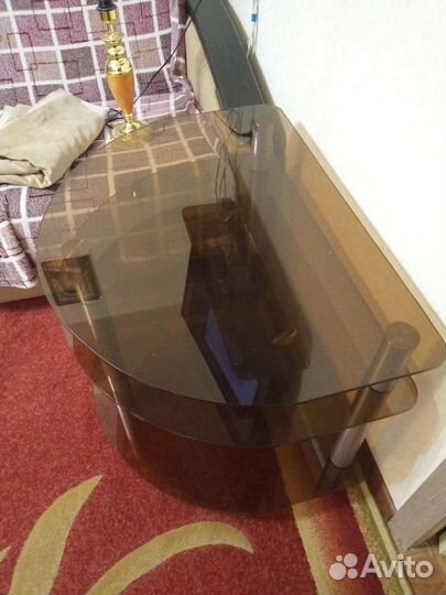 Стеклянный стол тумба