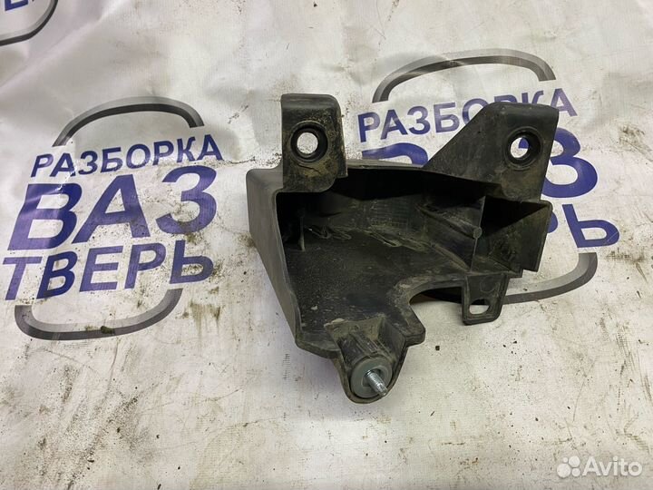 Кронштейн заднего бампера правый Ситроен С 4