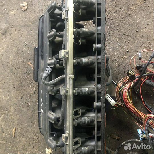 Впускной коллектор на BMW e39 2001г 2,5 бензин