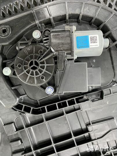 Моторчик стеклоподъемника задний левый KIA Sorento