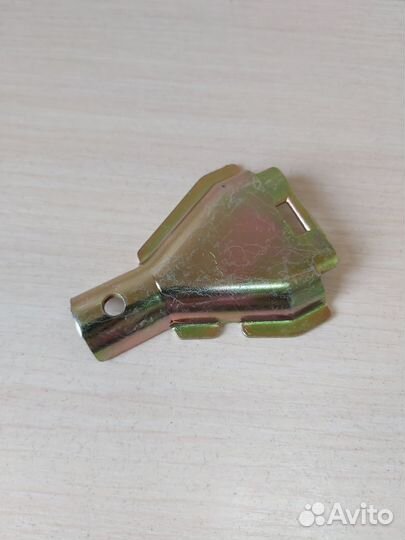 Верхняя часть кожуха колесного тормоза прицепа AL