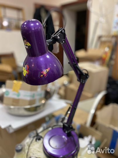 Нстольная лампа