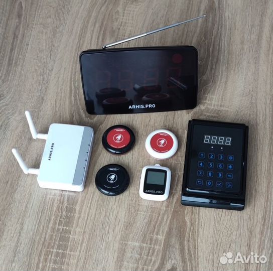 Система вызова: кнопка вызова официанта и табло