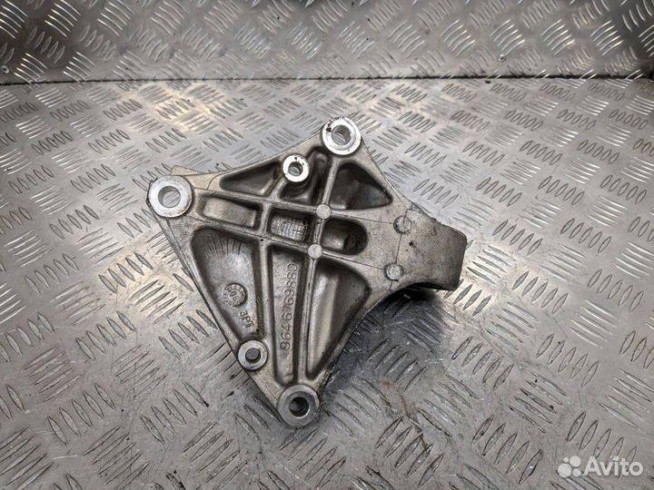 Кронштейн полуоси Peugeot 307 (2001 - 2005)