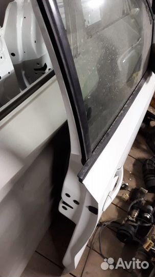 Двери передние правые volkswagen polo