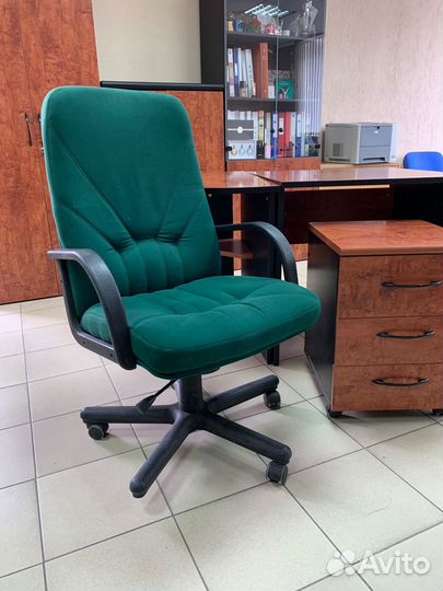 Стол 3 модуля, кресло, шкаф