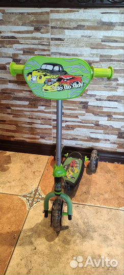 Самокат трехколесный до 3 лет