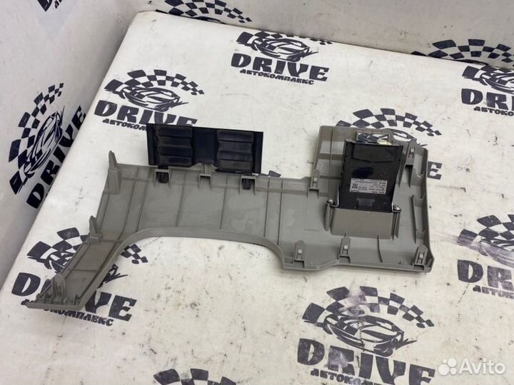 Консоль под рулевой колонкой Toyota Passo M700A