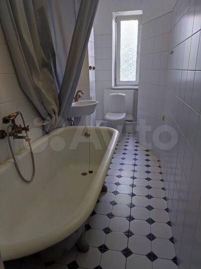 2-к. квартира, 52 м², 2/3 эт.