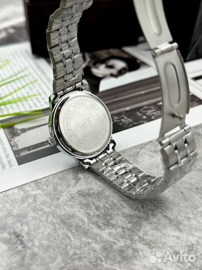 Часы без надписи