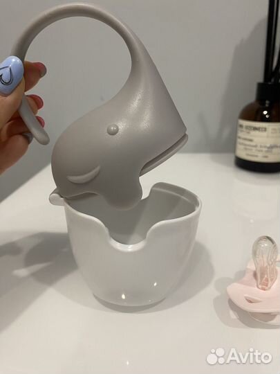 Контейнер для пустышек и новая пустышка