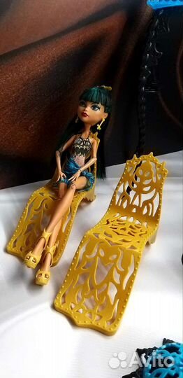 Оазис с Клео де Нил, Школа Монстер Хай