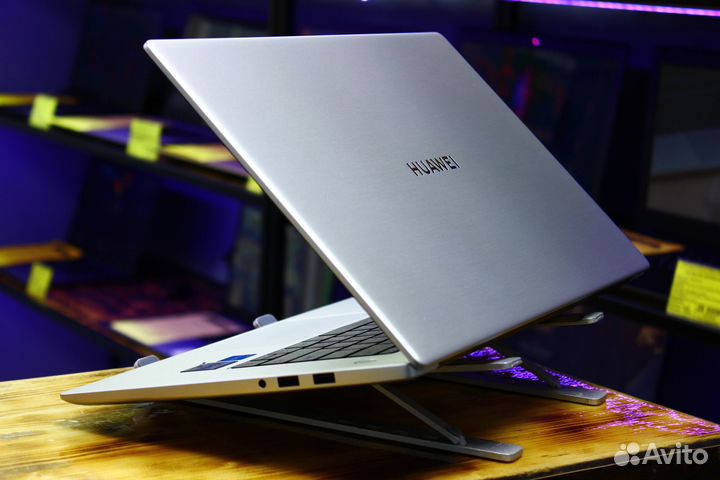 Лучший подарок для студента Huawei MateBook