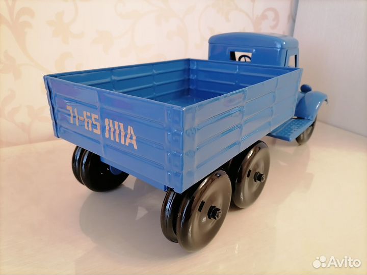 Продам большие советские игрушки грузовик зис 150
