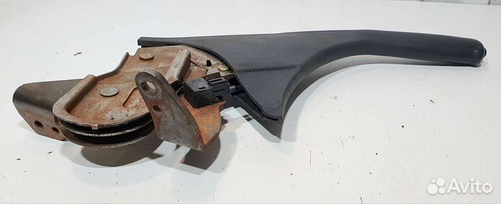 Рычаг стояночного тормоза Toyota Avensis T220