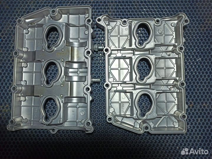 Клапанная крышка EZ30D Subaru Legacy Lancaster BHE