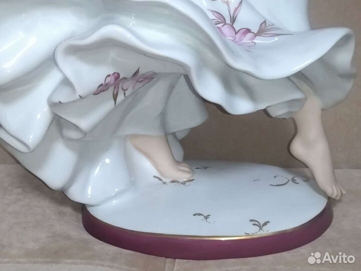 Статуэтка танец,времён ссср. Огромная. Чехослов