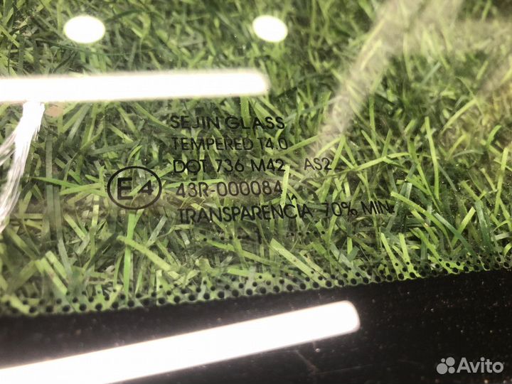 Форточка передней правой двери Kia Venga