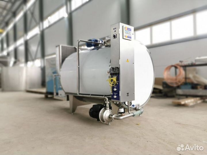 Охладитель молока 1000л танк закрытый