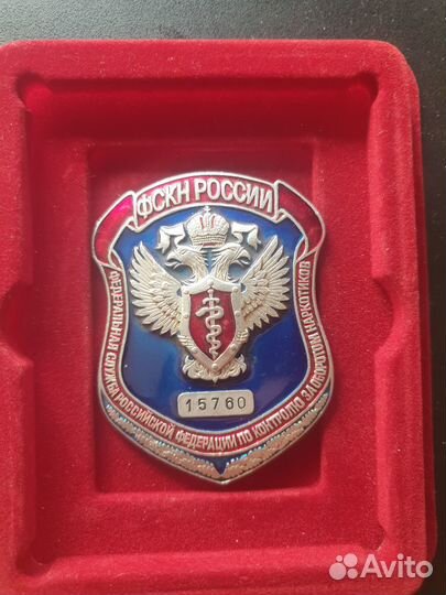 Очень похож на должностной жетон, бляха, фскн