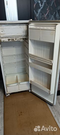 Холодильник Бирюса