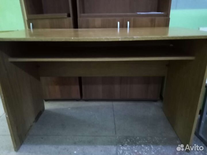 Письменный стол бу в бытовки