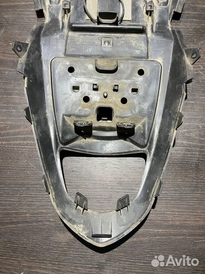 Пластик подрамника для Suzuki GSR750 11-16