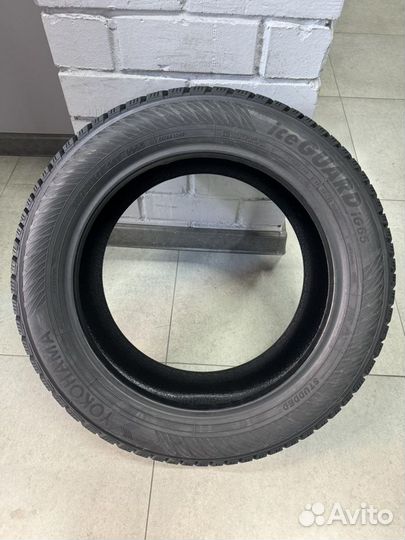 Yokohama IceGuard Stud IG65 215/50 R17 T