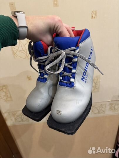 Лыжи беговые с ботинками 35 размер