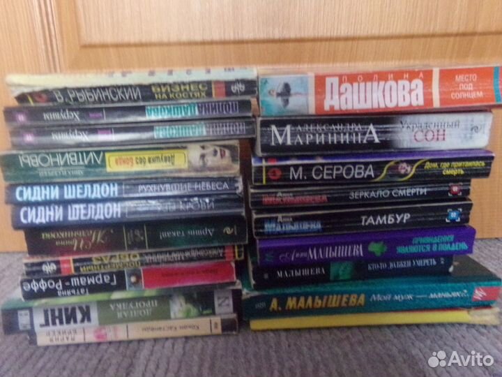 Книги-детективы и романы