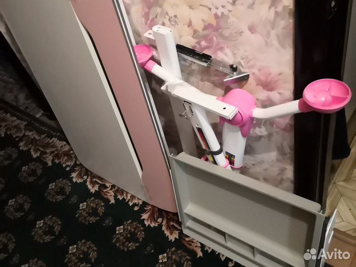 Учебный стол