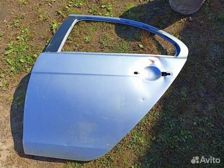 Задняя левая дверь lancer 10