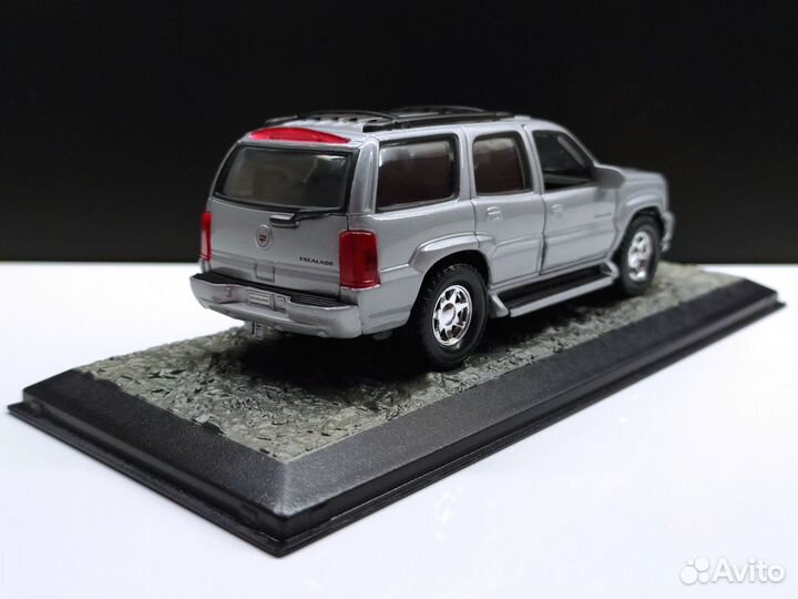 1:43 Cadillac Escalade