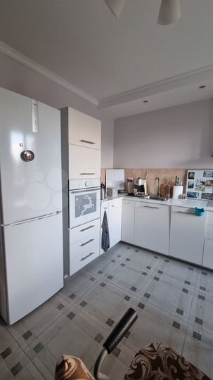 2-к. квартира, 76 м², 3/18 эт.