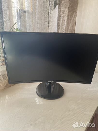 Монитор Samsung изогнутый C24F396hi