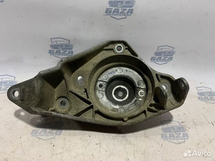 Опора стойки передняя левая Audi A8 D2 AUW 1999