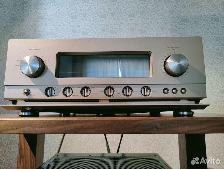 Предусилитель Luxman C-7