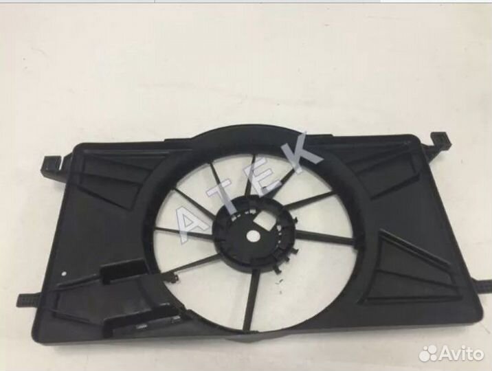 Диффузор радиатора охлаждения Ford Focus 3