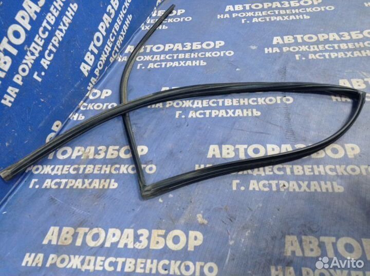 Уплотнитель стекла двери Mitsubishi Pajero 3