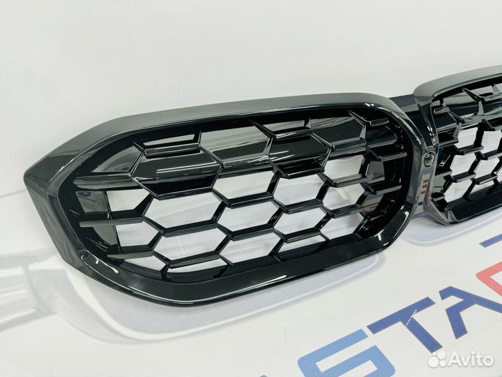 Решетка радиатора BMW G20 рест соты черный глянец