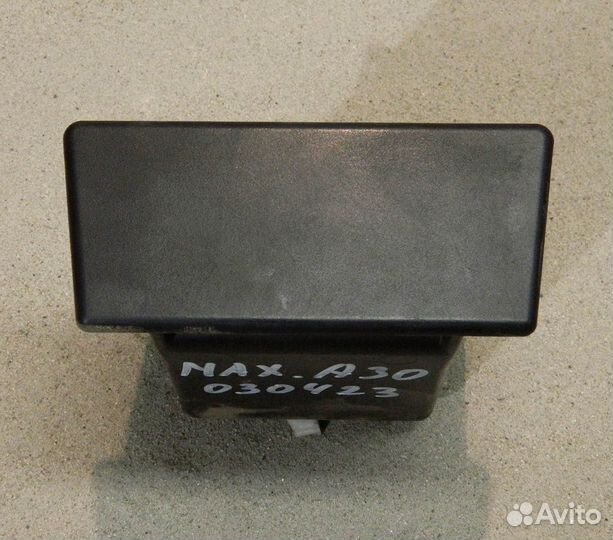 Пепельница Nissan Maxima J30