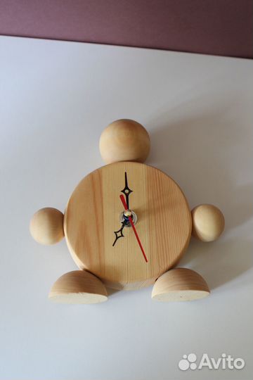 Деревянные часы настольные