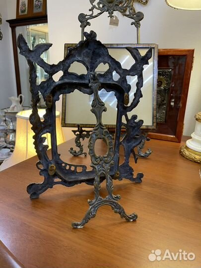 Старинная бронзовая рама для зеркала / фото