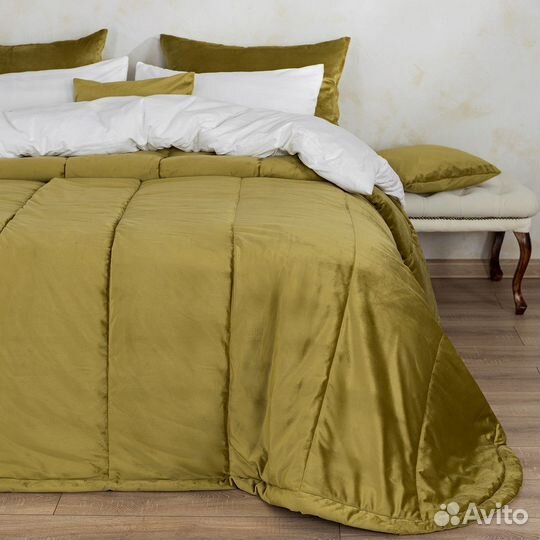 Покрывало Беллиссимо темный янтарь на кровать